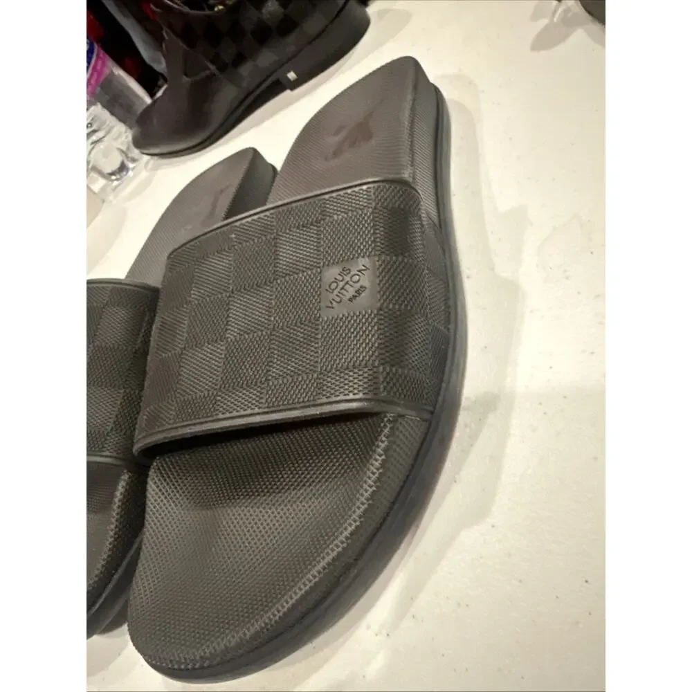Louis Vuitton Damier Graphite men's Waterfront slides Size 9 Men’s